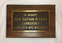 Plaque that reads, "In Memory of Rev. Nathan &amp; Leah Yarnovsky From Mr. &amp; Mrs. Max Gert." 