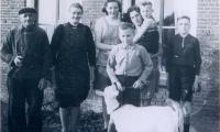 Photo Blumenstein Family with Goat