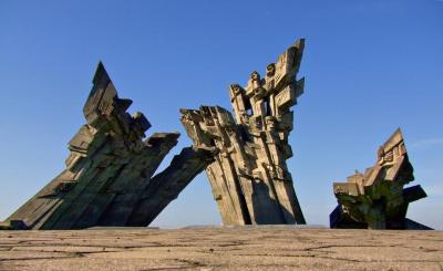 IX Fortas (9th Fort) Survivor & Commemorative Pin