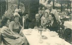 Photo People at Picnic 