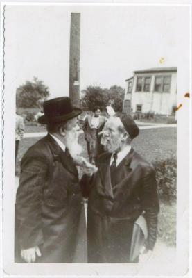 Picture of Rabbi Eliezer Silver with Rabbi Shmuel Avroham Rabinowitz (the Brownsviller Rebbe) in Kherhonksen, NY