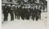 Picture of Rabbi Eliezer Silver Walking (Possibly in the Catskills) with a Group of Yeshiva Bochurim